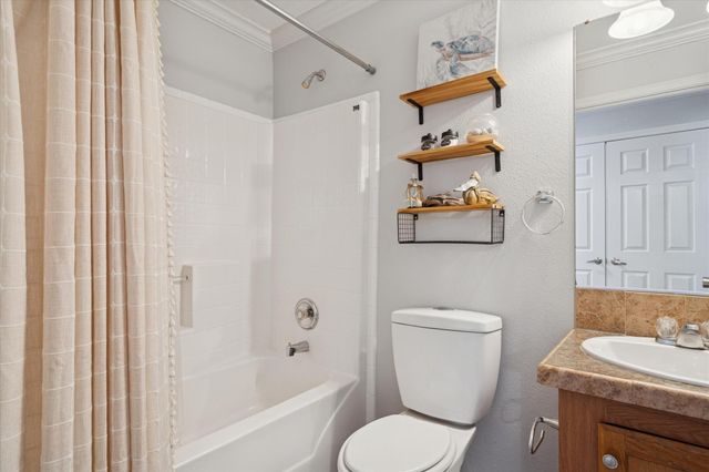 2385 Broadway Street, Dickinson, TX 77539