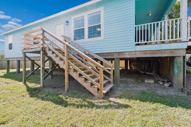 2385 Broadway Street, Dickinson, TX 77539