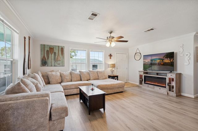 2385 Broadway Street, Dickinson, TX 77539