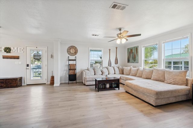 2385 Broadway Street, Dickinson, TX 77539