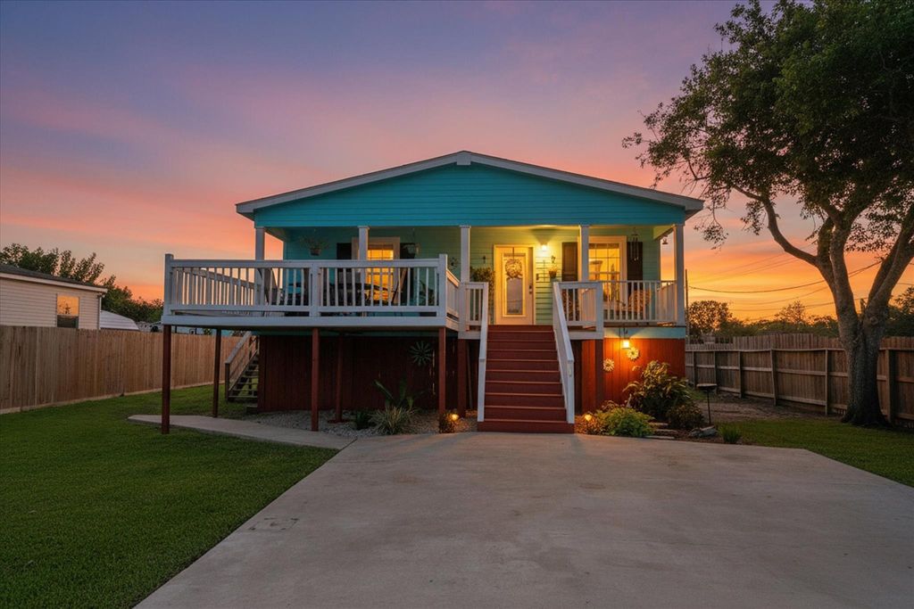 2385 Broadway Street, Dickinson, TX 77539