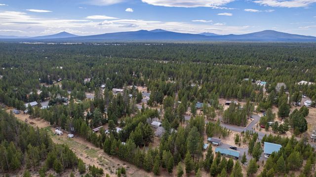 147135 Bills Road, Gilchrist, OR 97737