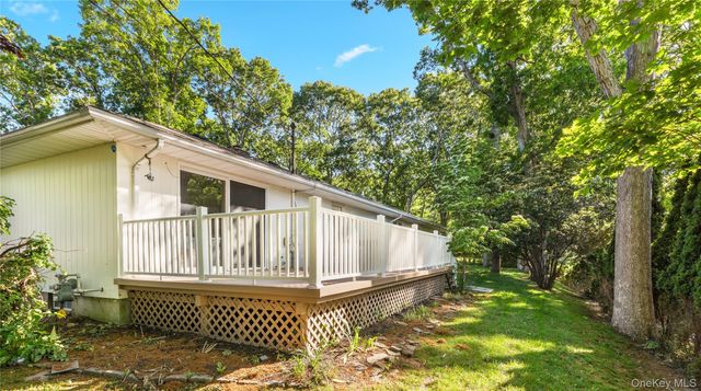 675 Dicks Point Road, Cutchogue, NY 11935