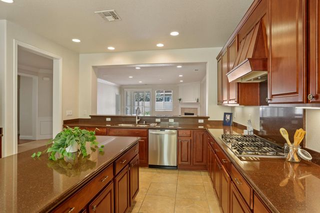 2349 Belle Glade Ln, Manteca, CA 95336