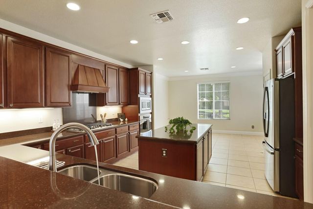 2349 Belle Glade Ln, Manteca, CA 95336
