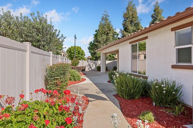 2349 Belle Glade Ln, Manteca, CA 95336