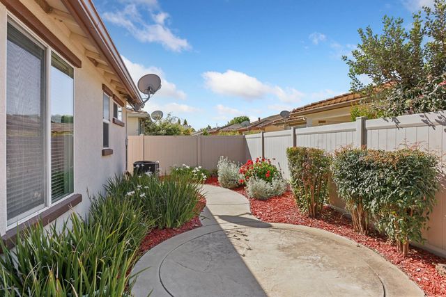 2349 Belle Glade Ln, Manteca, CA 95336