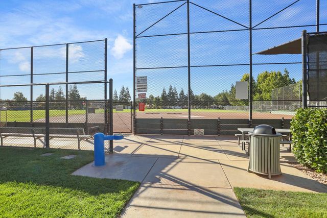 2349 Belle Glade Ln, Manteca, CA 95336