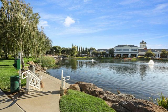 2349 Belle Glade Ln, Manteca, CA 95336