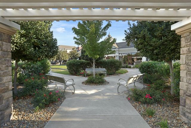2349 Belle Glade Ln, Manteca, CA 95336