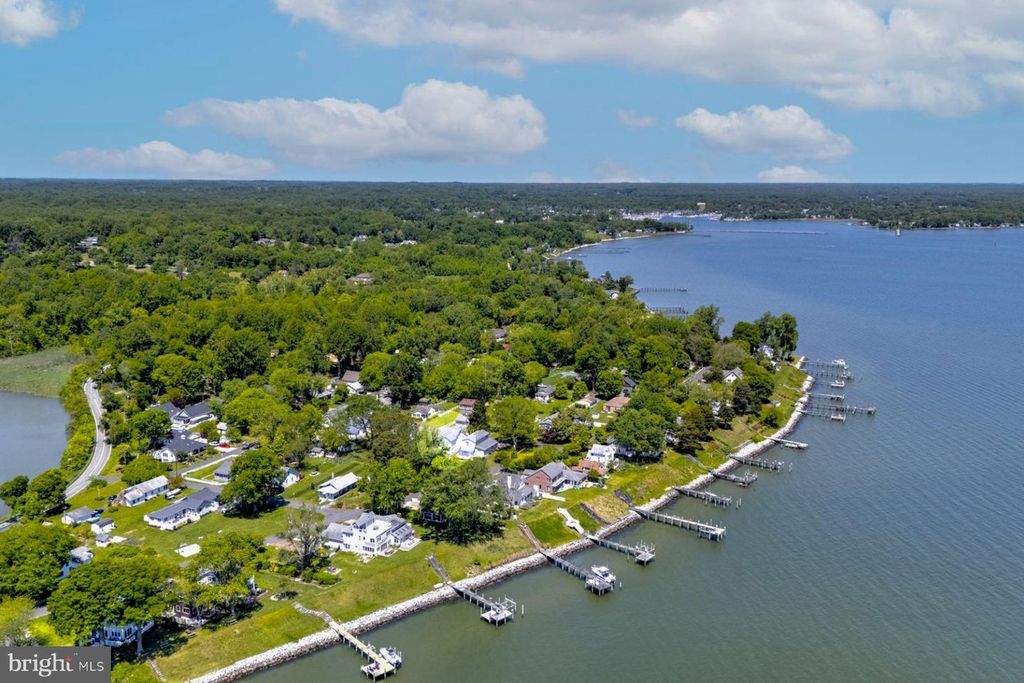 Image 10 of property listing at 526 JAMES AVE, Tracys Landing, MD 20779