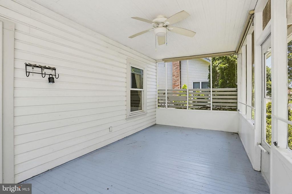 Image 11 of property listing at 526 JAMES AVE, Tracys Landing, MD 20779