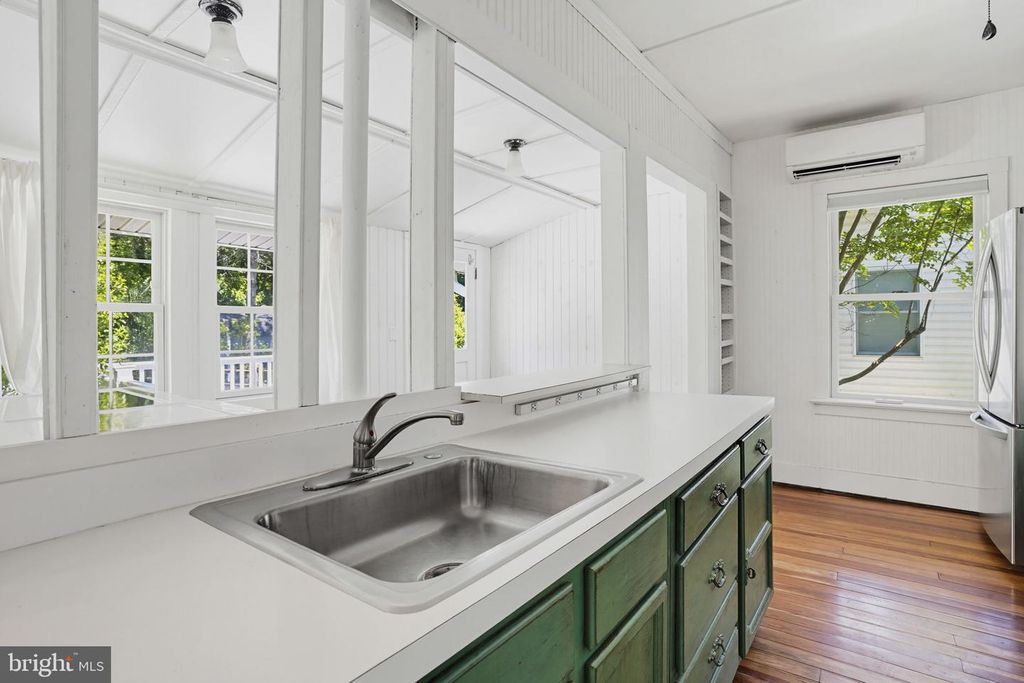 Image 13 of property listing at 526 JAMES AVE, Tracys Landing, MD 20779