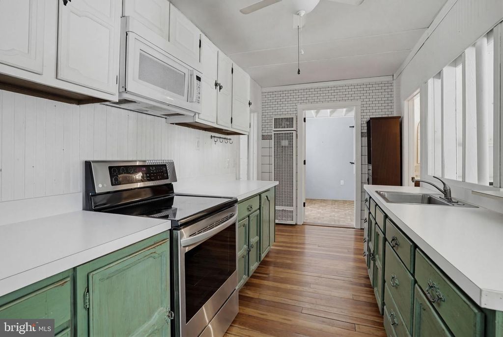 Image 14 of property listing at 526 JAMES AVE, Tracys Landing, MD 20779