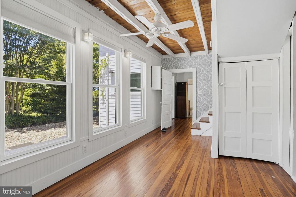 Image 15 of property listing at 526 JAMES AVE, Tracys Landing, MD 20779