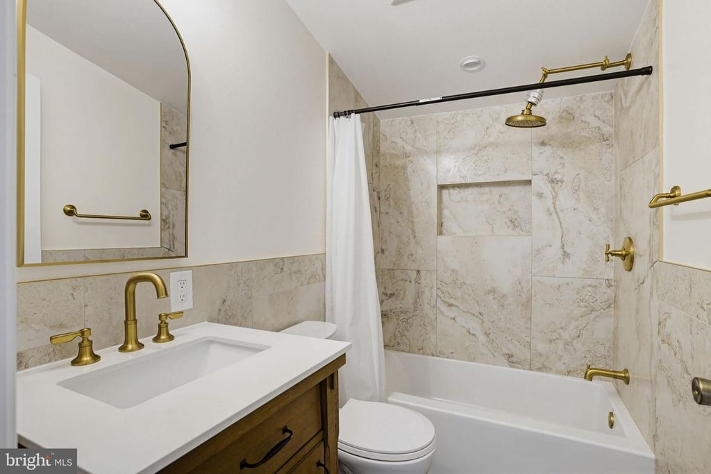 Image 18 of property listing at 526 JAMES AVE, Tracys Landing, MD 20779