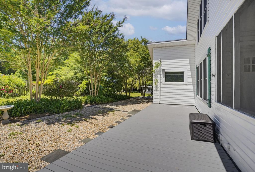 Image 22 of property listing at 526 JAMES AVE, Tracys Landing, MD 20779