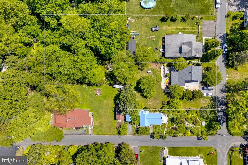 Image 3 of property listing at 526 JAMES AVE, Tracys Landing, MD 20779