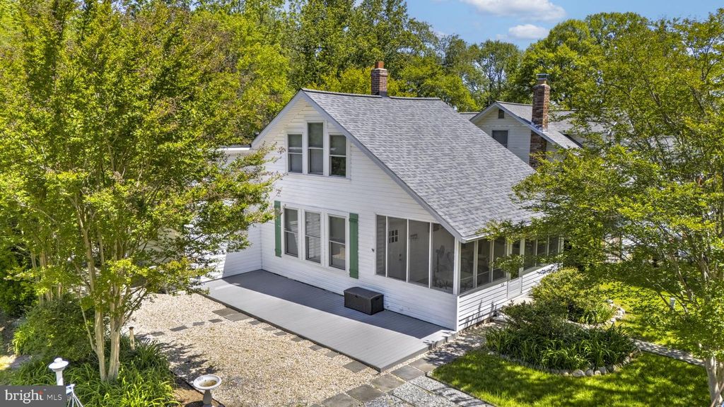 Image 4 of property listing at 526 JAMES AVE, Tracys Landing, MD 20779