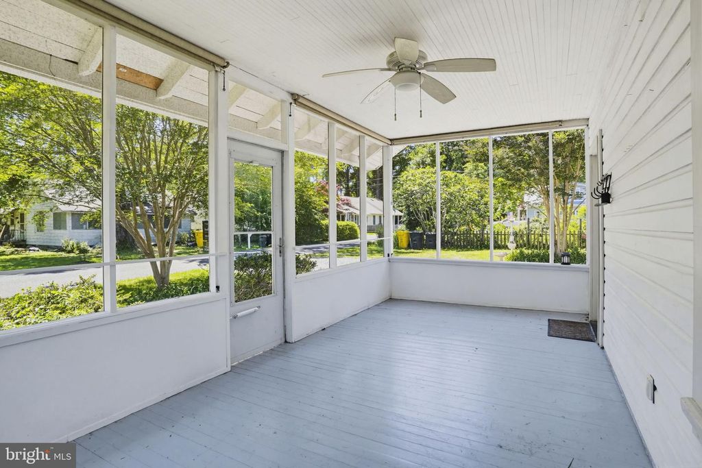 Image 5 of property listing at 526 JAMES AVE, Tracys Landing, MD 20779