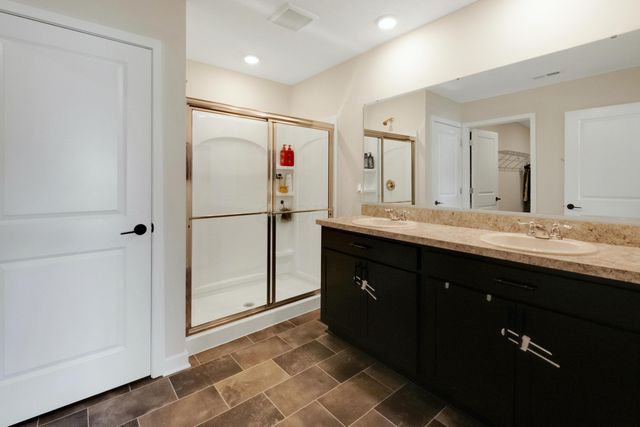 415 St James Gate, Newark, OH 43055