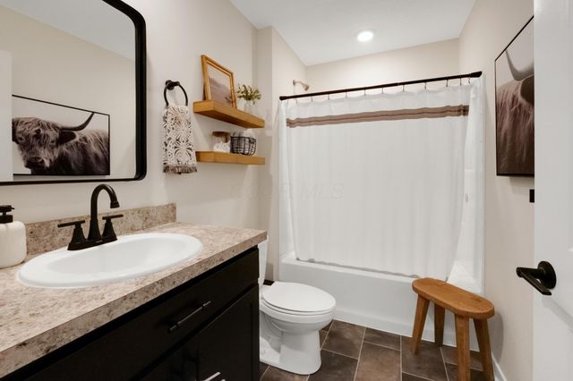 415 St James Gate, Newark, OH 43055