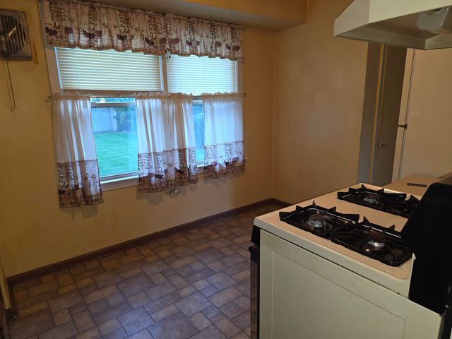 2430 Whittier Street, Saginaw, MI 48601