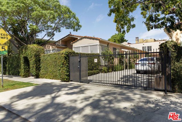 5913 Willoughby Avenue, Los Angeles, CA 90038