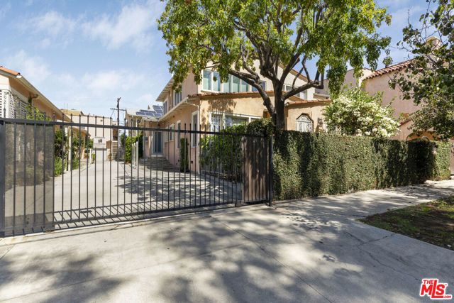 5913 Willoughby Avenue, Los Angeles, CA 90038