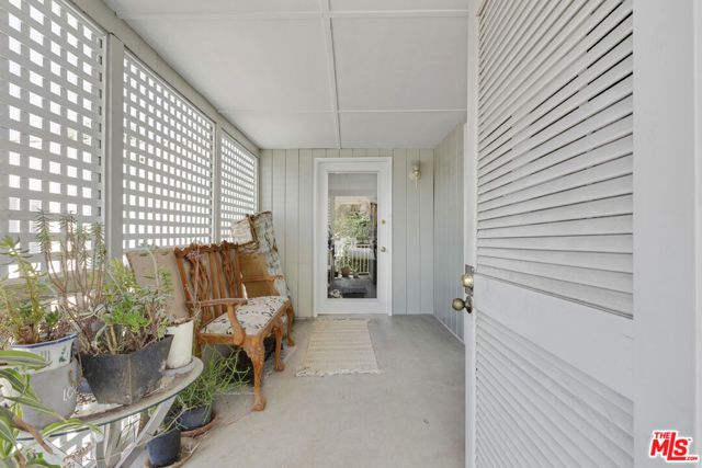 5913 Willoughby Avenue, Los Angeles, CA 90038