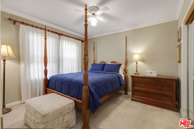 5913 Willoughby Avenue, Los Angeles, CA 90038