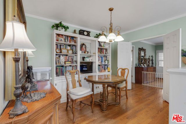5913 Willoughby Avenue, Los Angeles, CA 90038