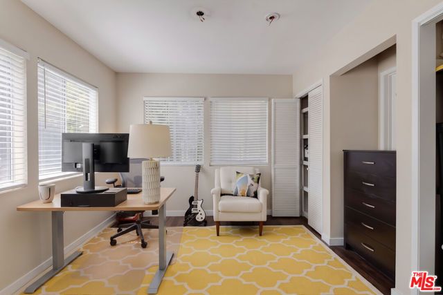 5913 Willoughby Avenue, Los Angeles, CA 90038
