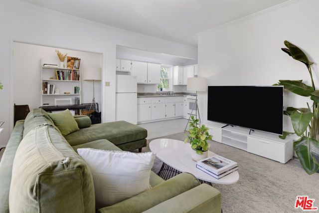5913 Willoughby Avenue, Los Angeles, CA 90038