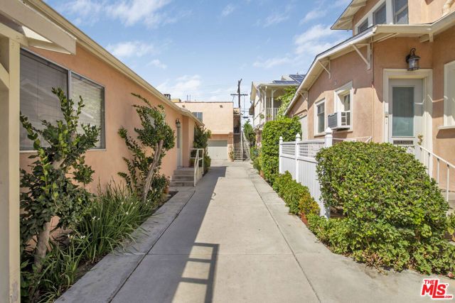 5913 Willoughby Avenue, Los Angeles, CA 90038