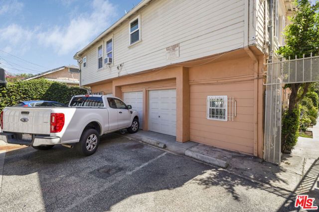 5913 Willoughby Avenue, Los Angeles, CA 90038