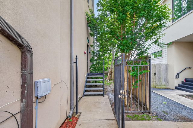 2611 Riverside Drive C, Houston, TX 77004