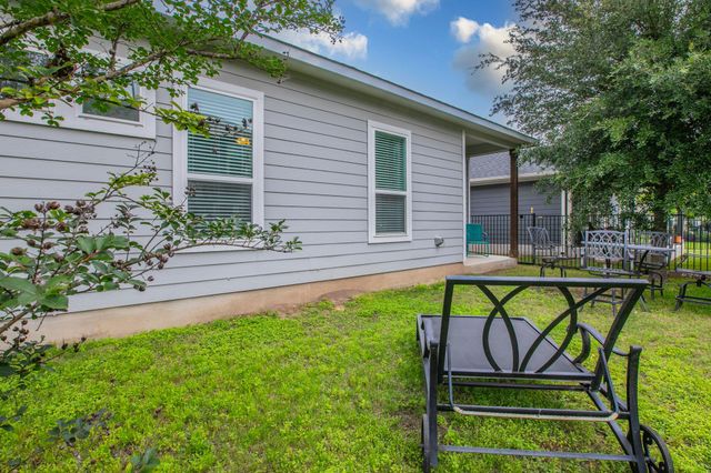 231 Simon, Kyle, TX 78640