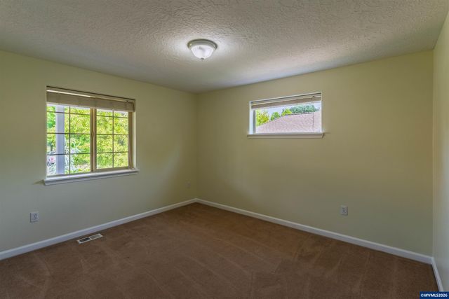 2190 NW Cluster Oak Av, Albany, OR 97321