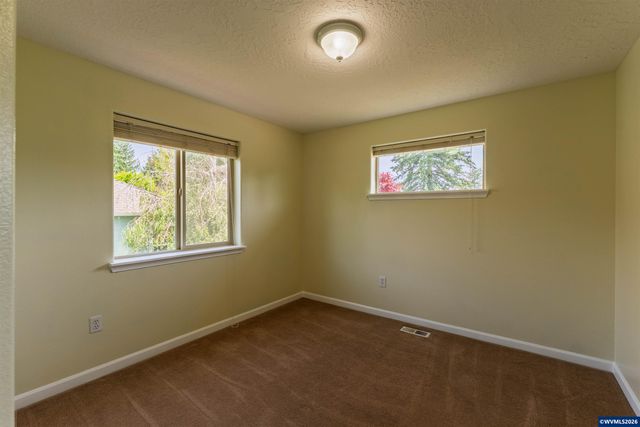 2190 NW Cluster Oak Av, Albany, OR 97321