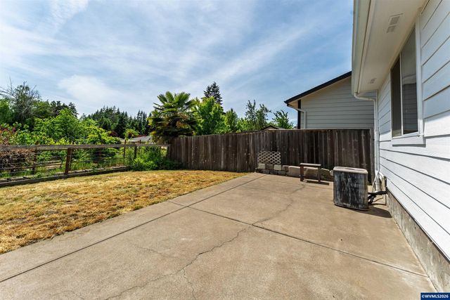 2190 NW Cluster Oak Av, Albany, OR 97321