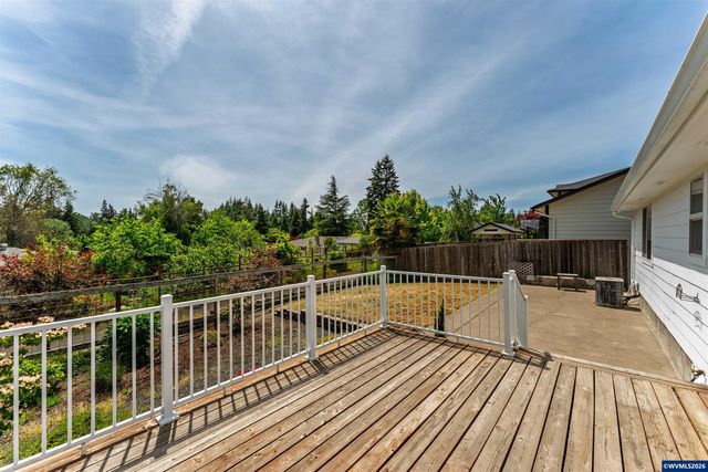 2190 NW Cluster Oak Av, Albany, OR 97321