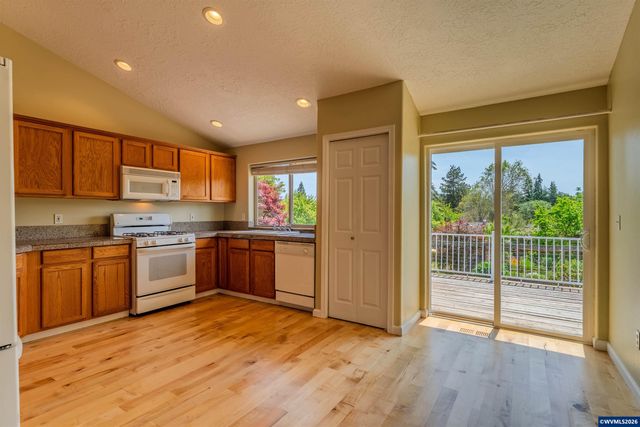 2190 NW Cluster Oak Av, Albany, OR 97321