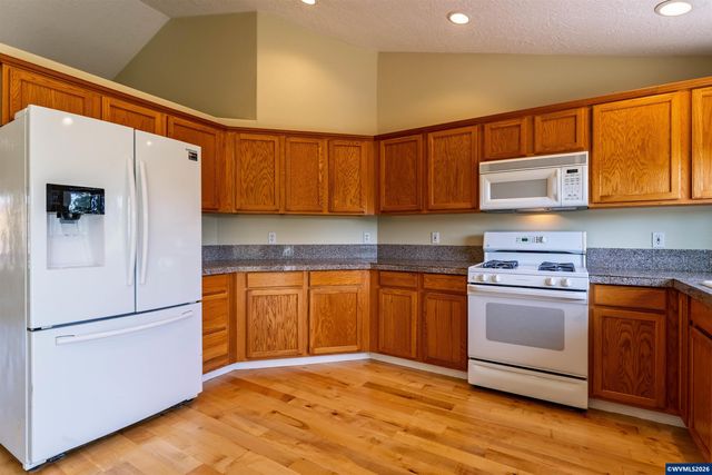 2190 NW Cluster Oak Av, Albany, OR 97321