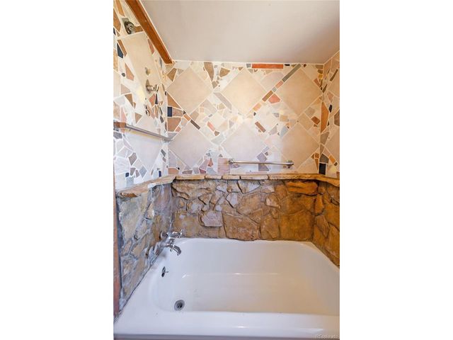 385 Pine St, Del Norte, CO 81132