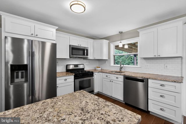 226 CANTERBURY DR, Wallingford, PA 19086