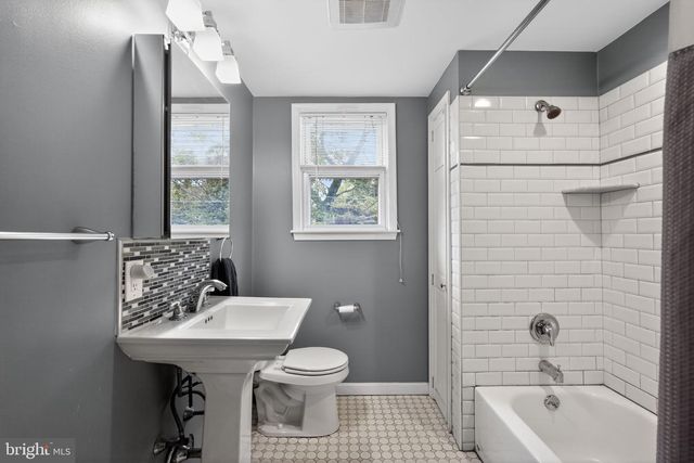 226 CANTERBURY DR, Wallingford, PA 19086