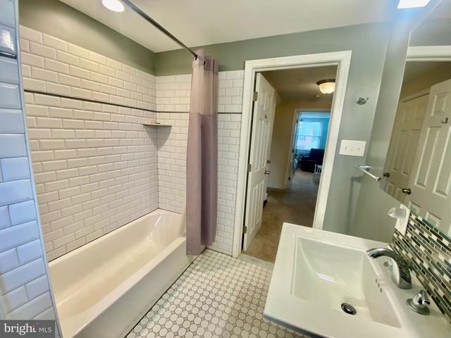 226 CANTERBURY DR, Wallingford, PA 19086