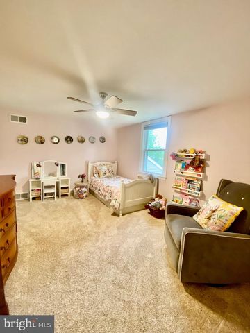226 CANTERBURY DR, Wallingford, PA 19086