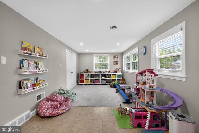 226 CANTERBURY DR, Wallingford, PA 19086
